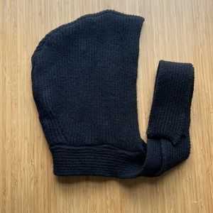 Knit tie hood